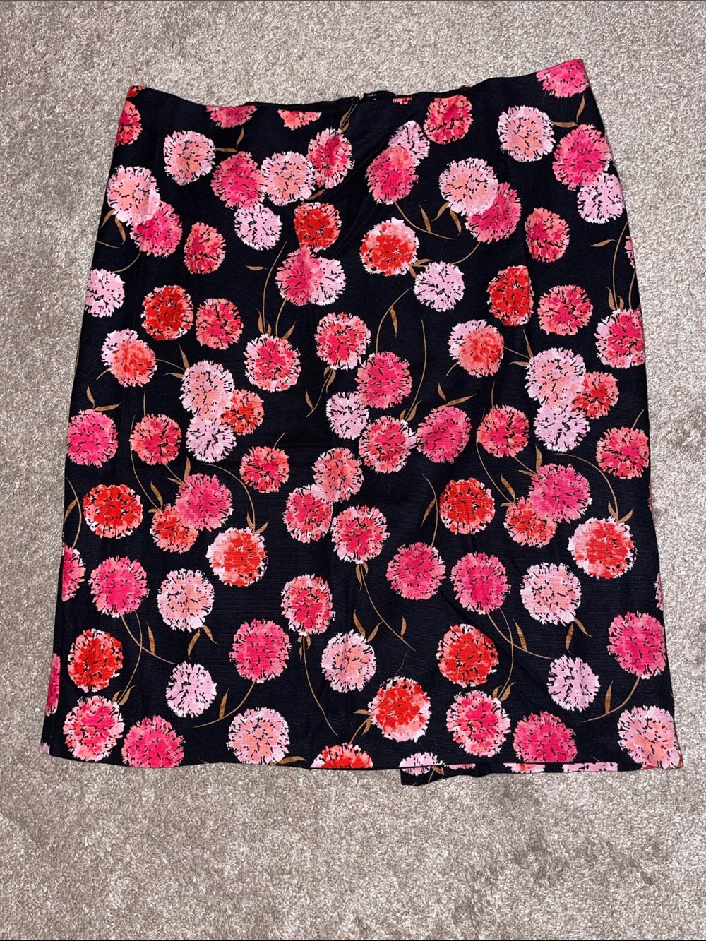 Talbots Floral Skirt
Fully Lined
Kick pleat in back